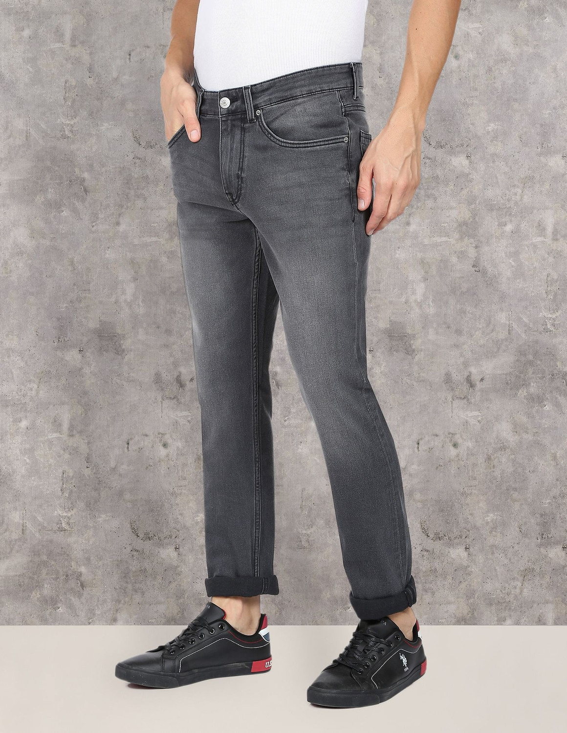 Image of U.S. POLO ASSN. Men Slim Mid Rise Black Jeans