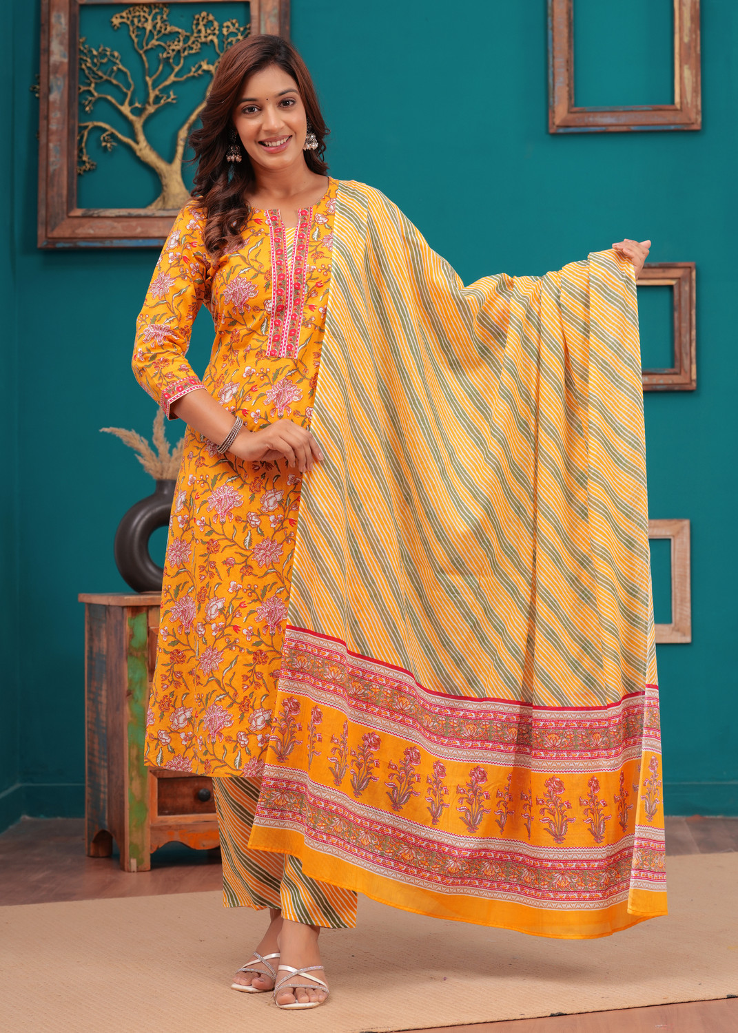 Image of Mishree collection Ethnic Set Printed Kurta, Trouser /Pant & Dupatta Set