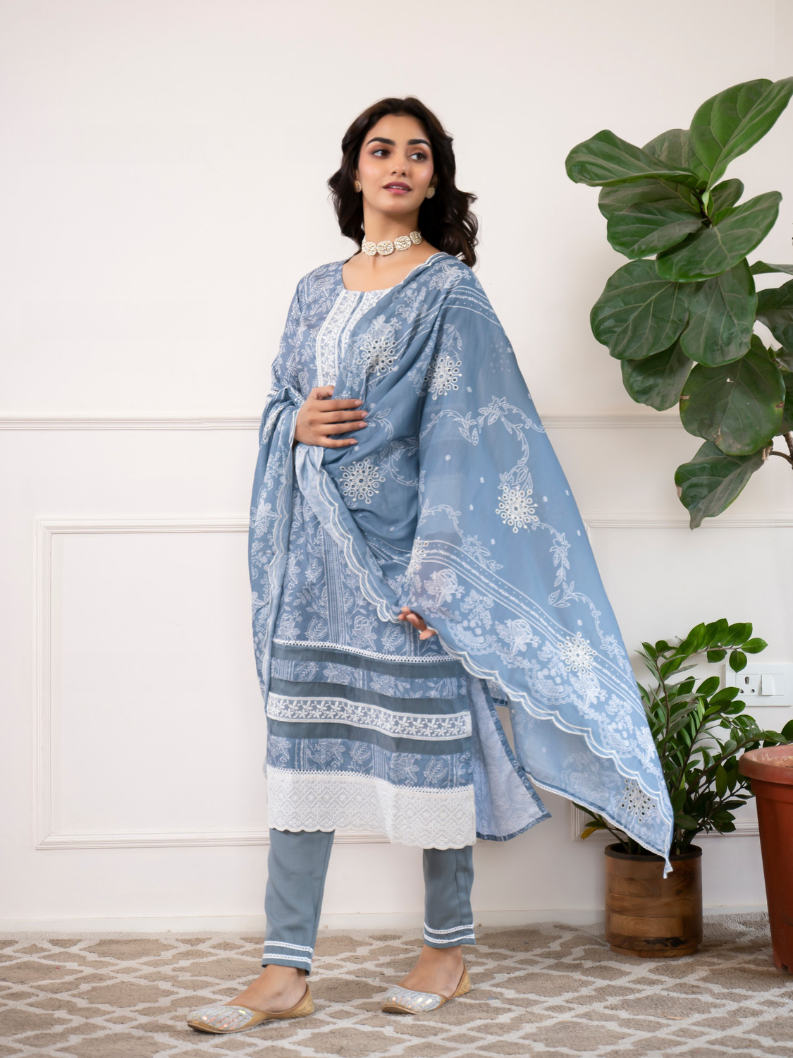 Mishnee Fashion Printed, Self Design Kurta, Trouser/Pant & Dupatta Set