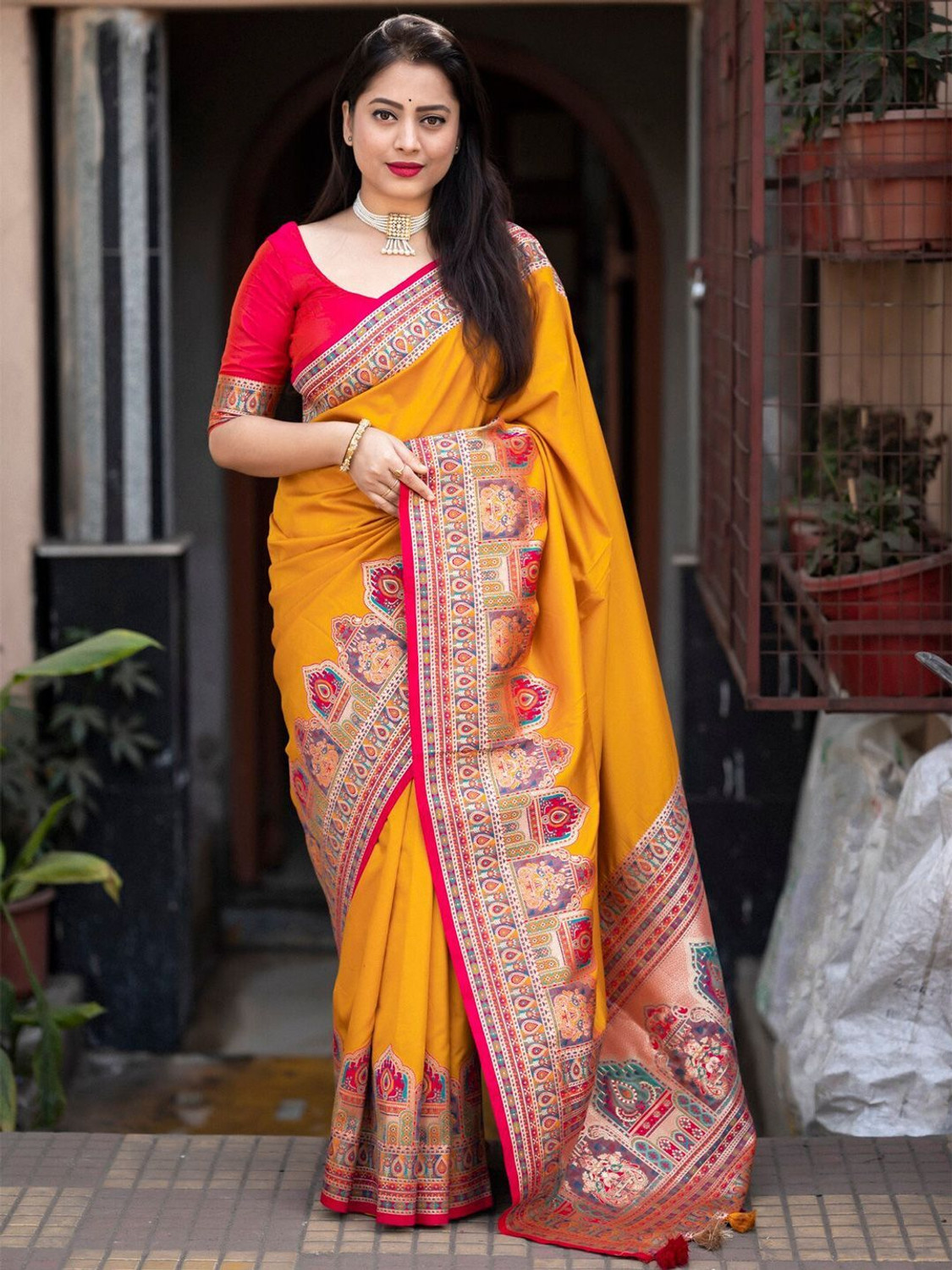 Image of AACHCHHADAN Embroidered, Geometric Print Bollywood Georgette, Art Silk Saree (Red, Green, Gold)