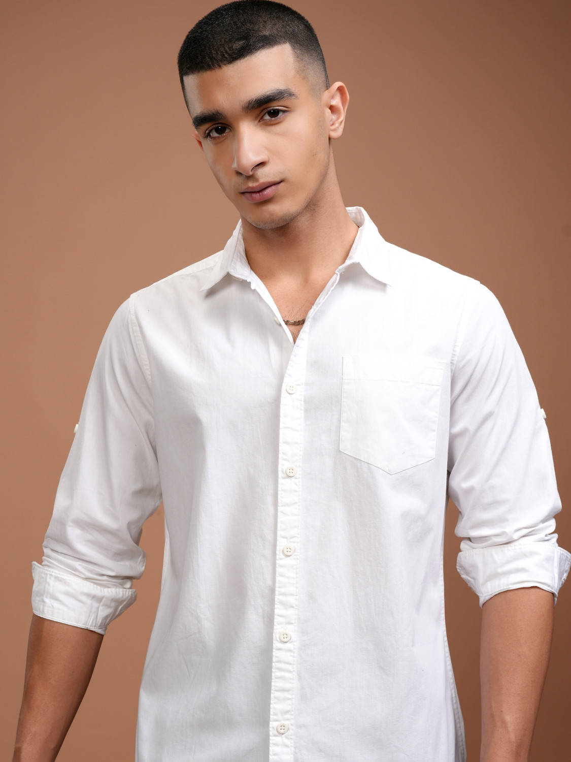 Men Slim Fit Solid Spread Collar Casual Shirt