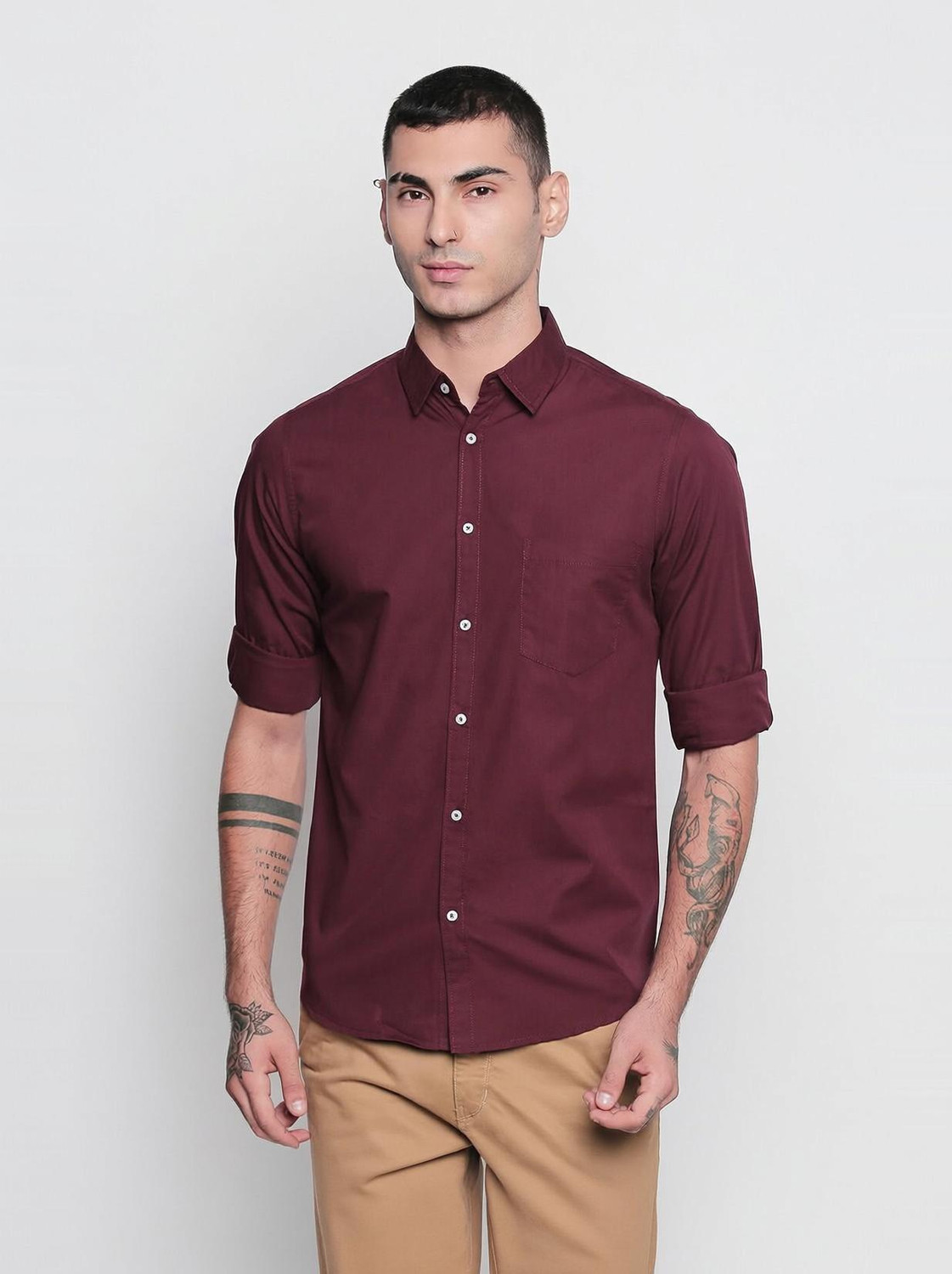 Dennis Lingo Men Solid Casual Maroon Shirt