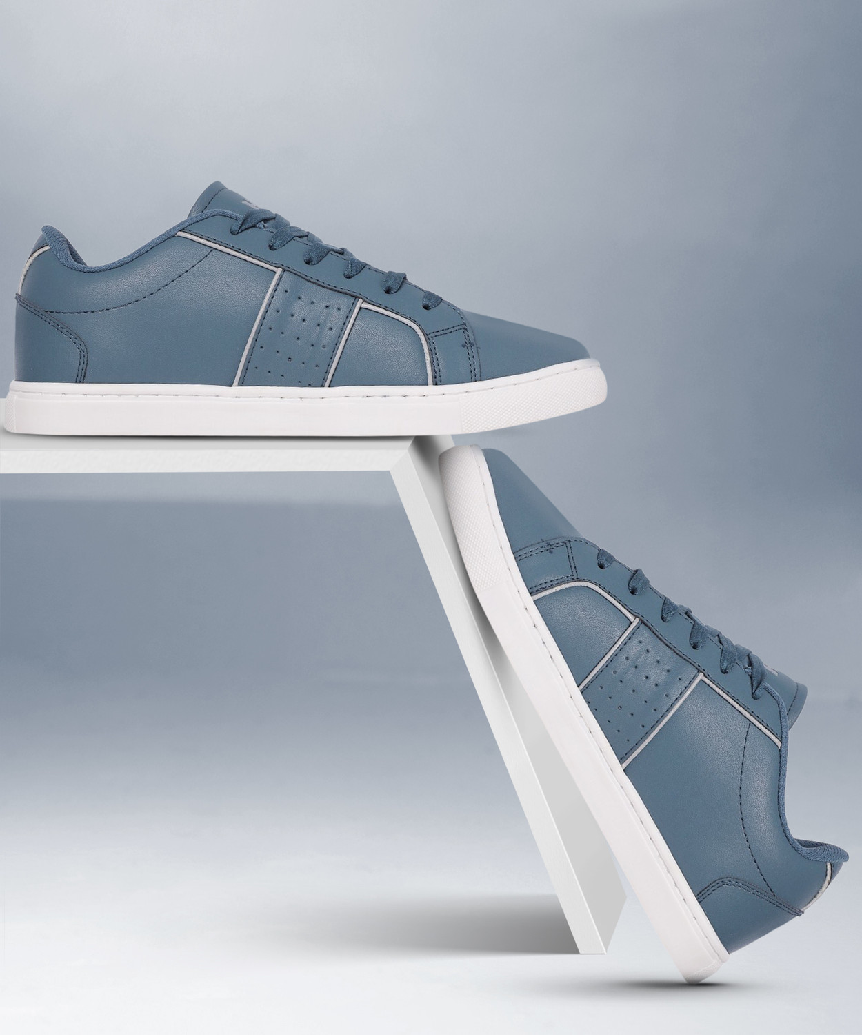 Hrx discount blue sneakers