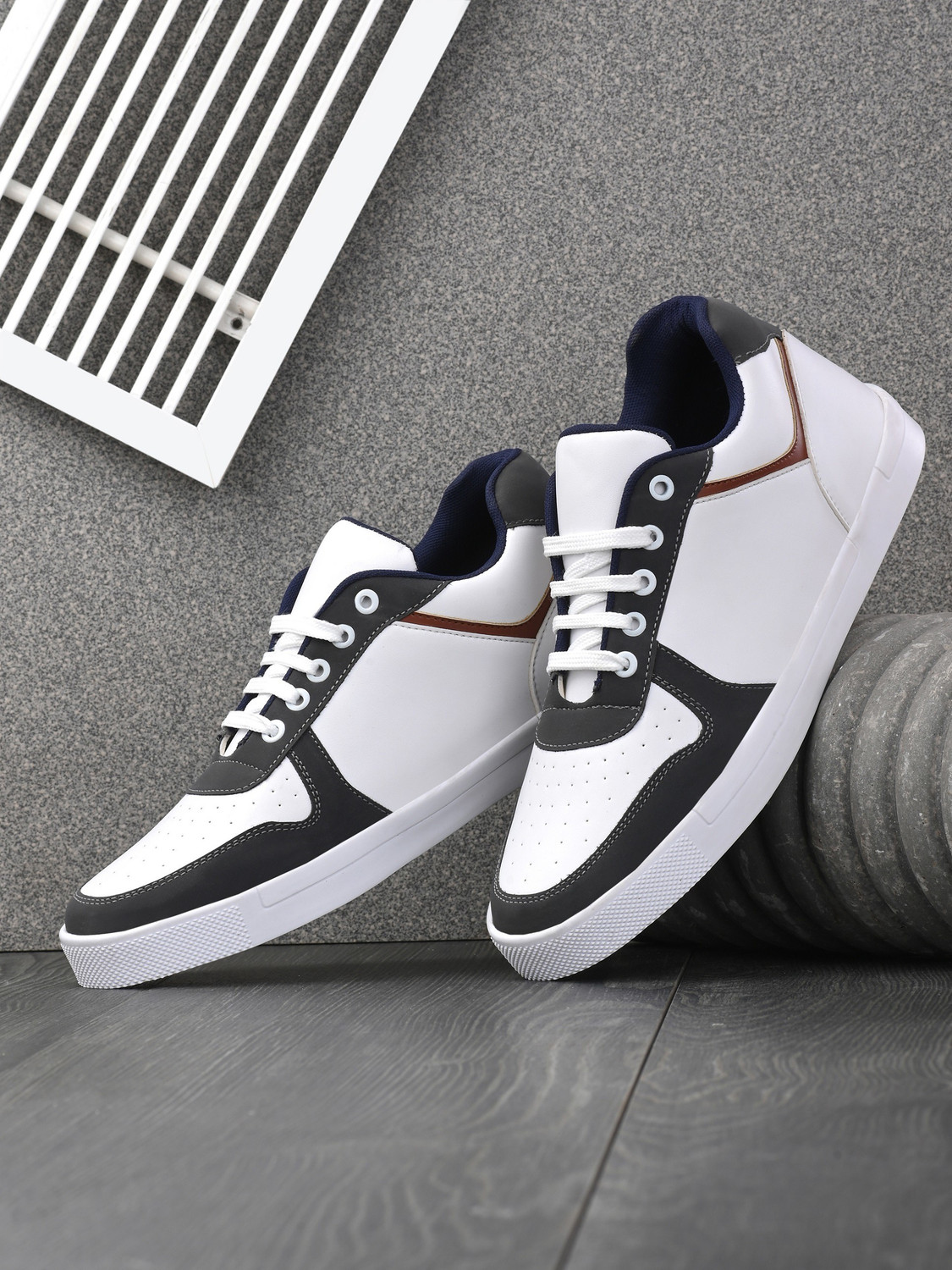 Roadster shop white shoes