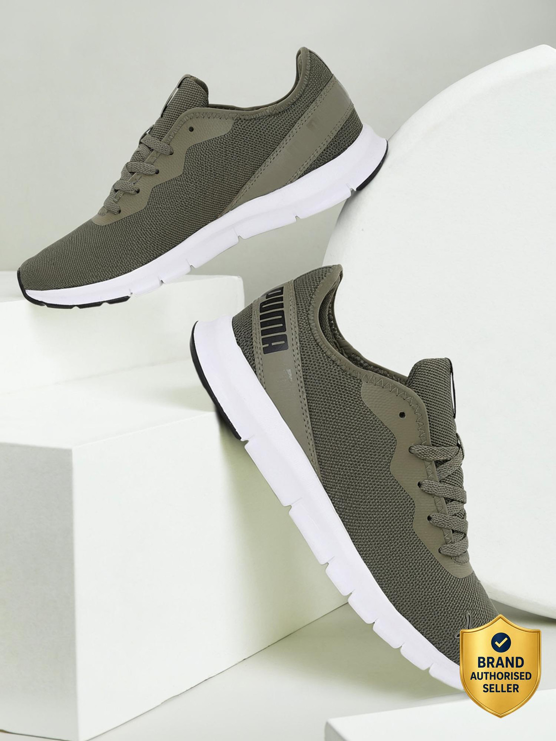 Hustle V2 Running Shoes For Men  (Green)