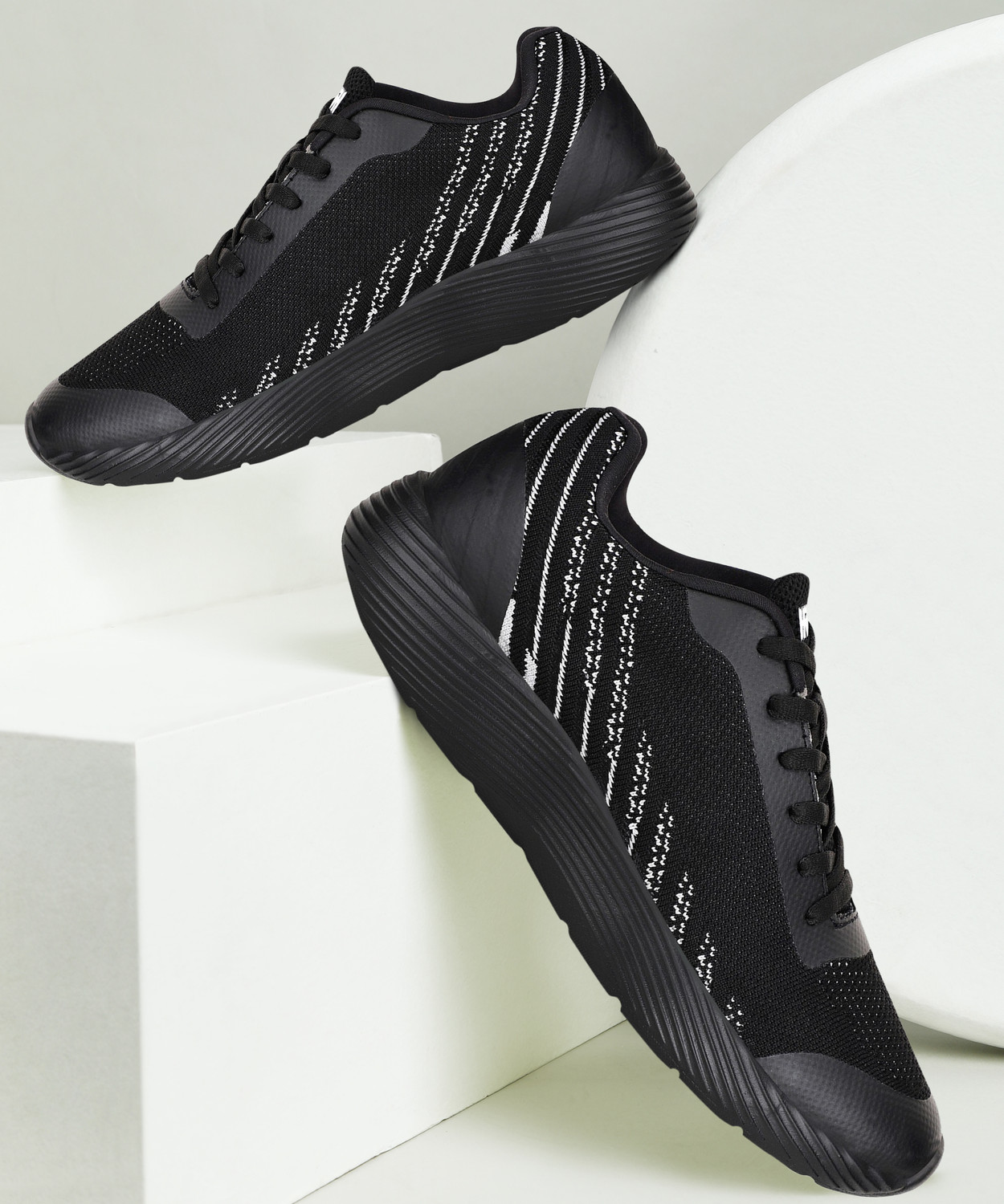Hrx by hrithik shop roshan black running shoes