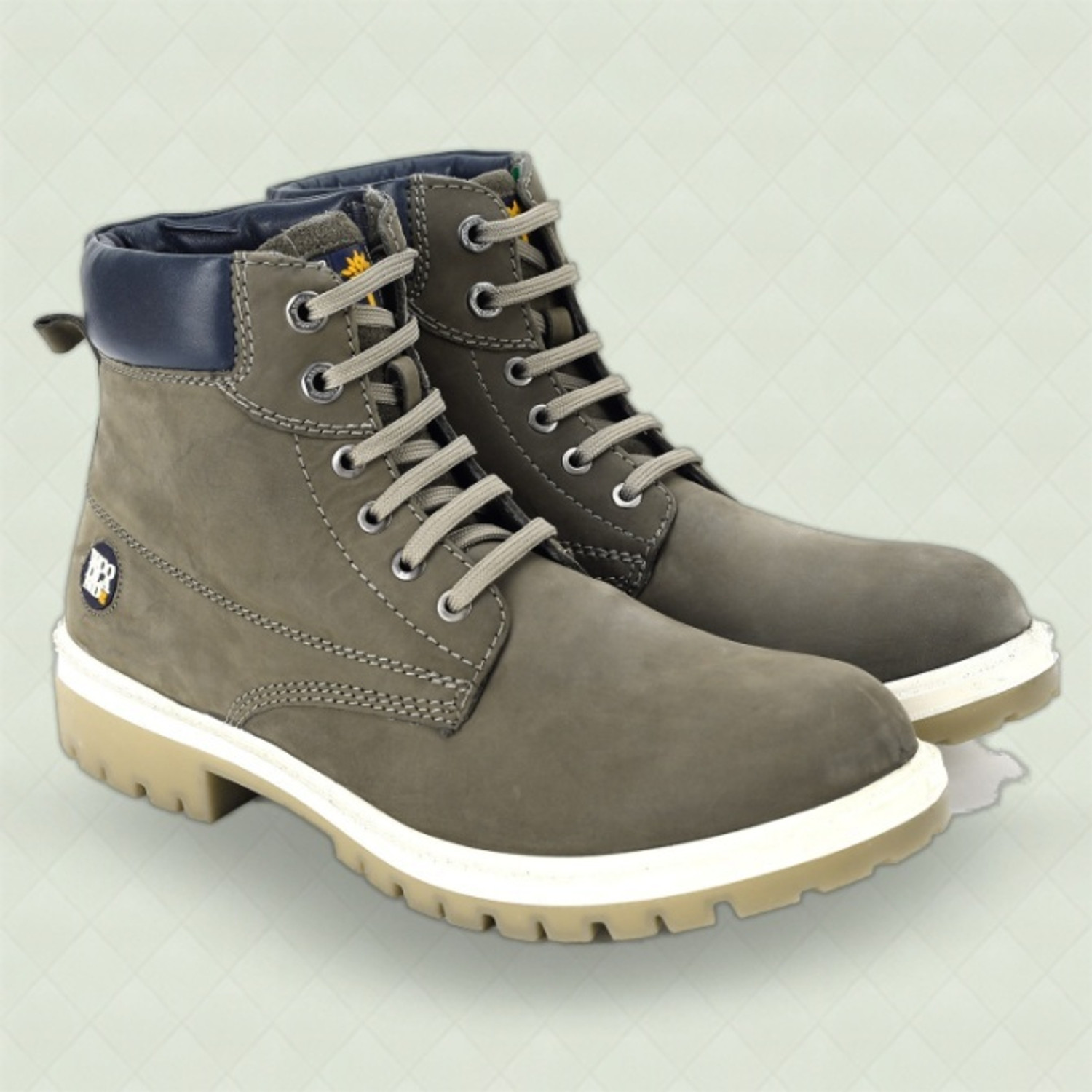 Woodland tracker boots top