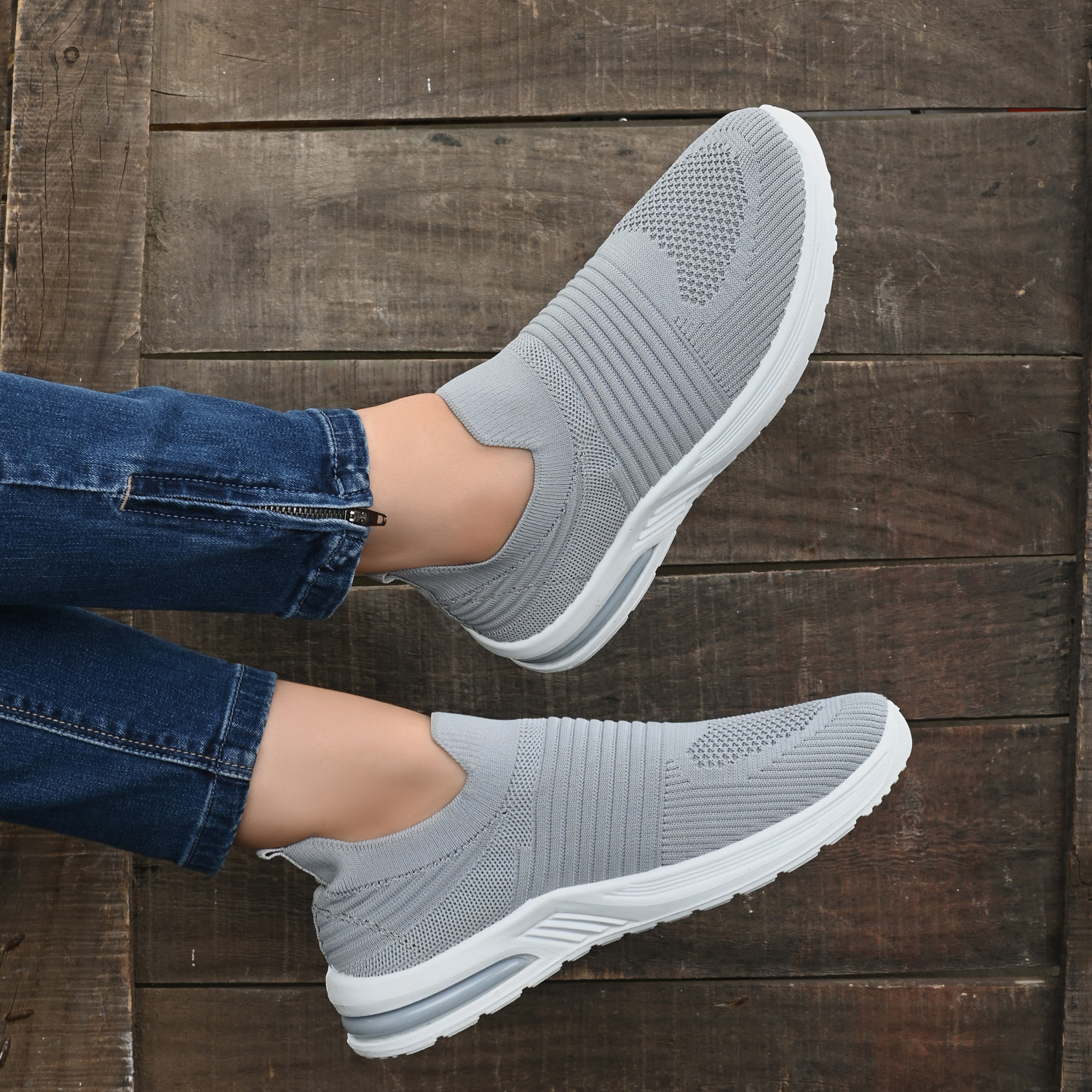 Layasa sales sports shoes