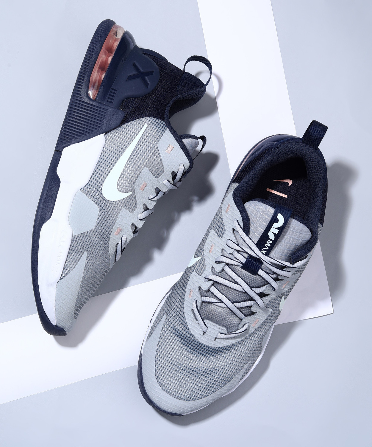 Women s shoes Nike Air vino Trainer