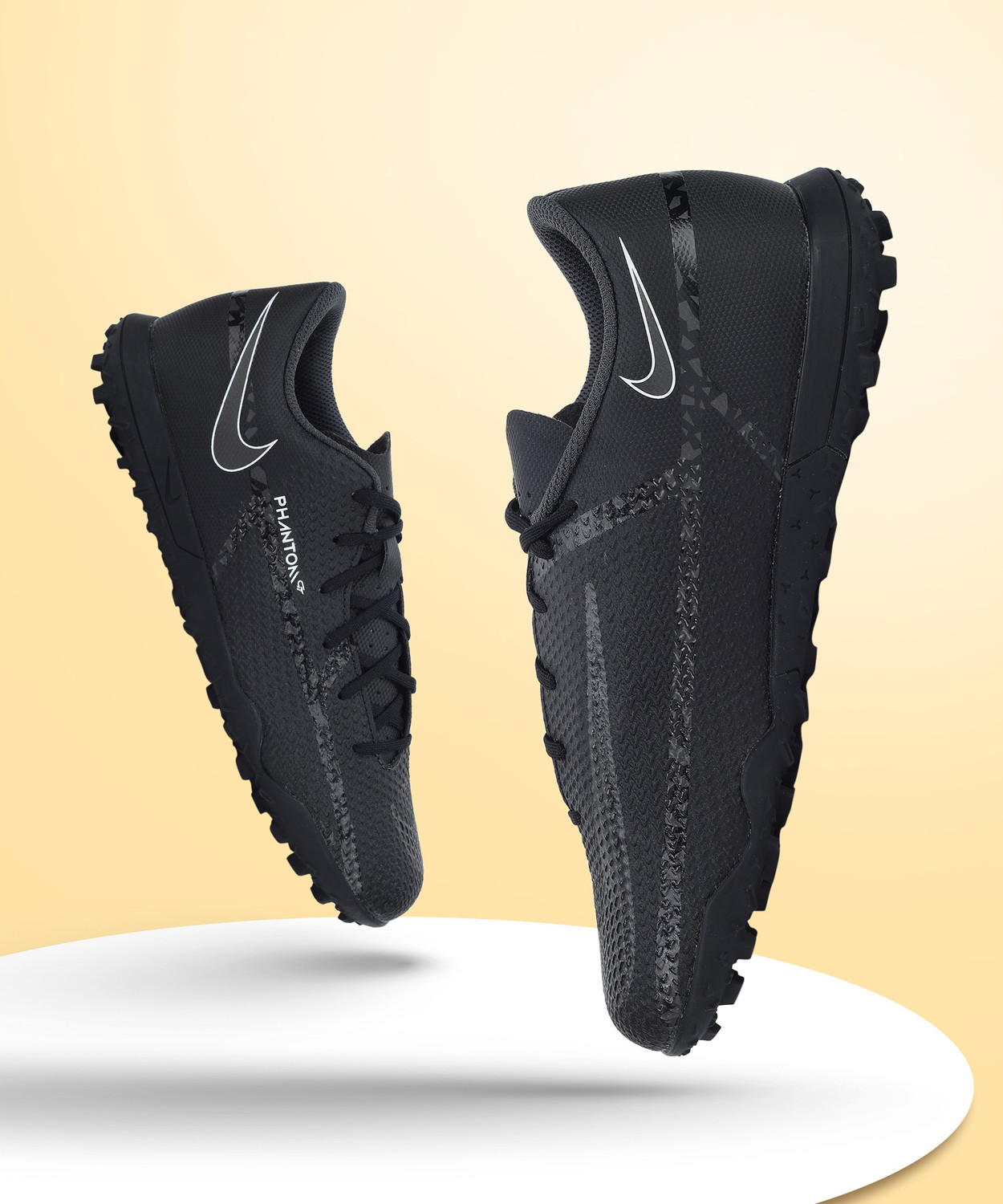 Nike soccer shoes price in india shop