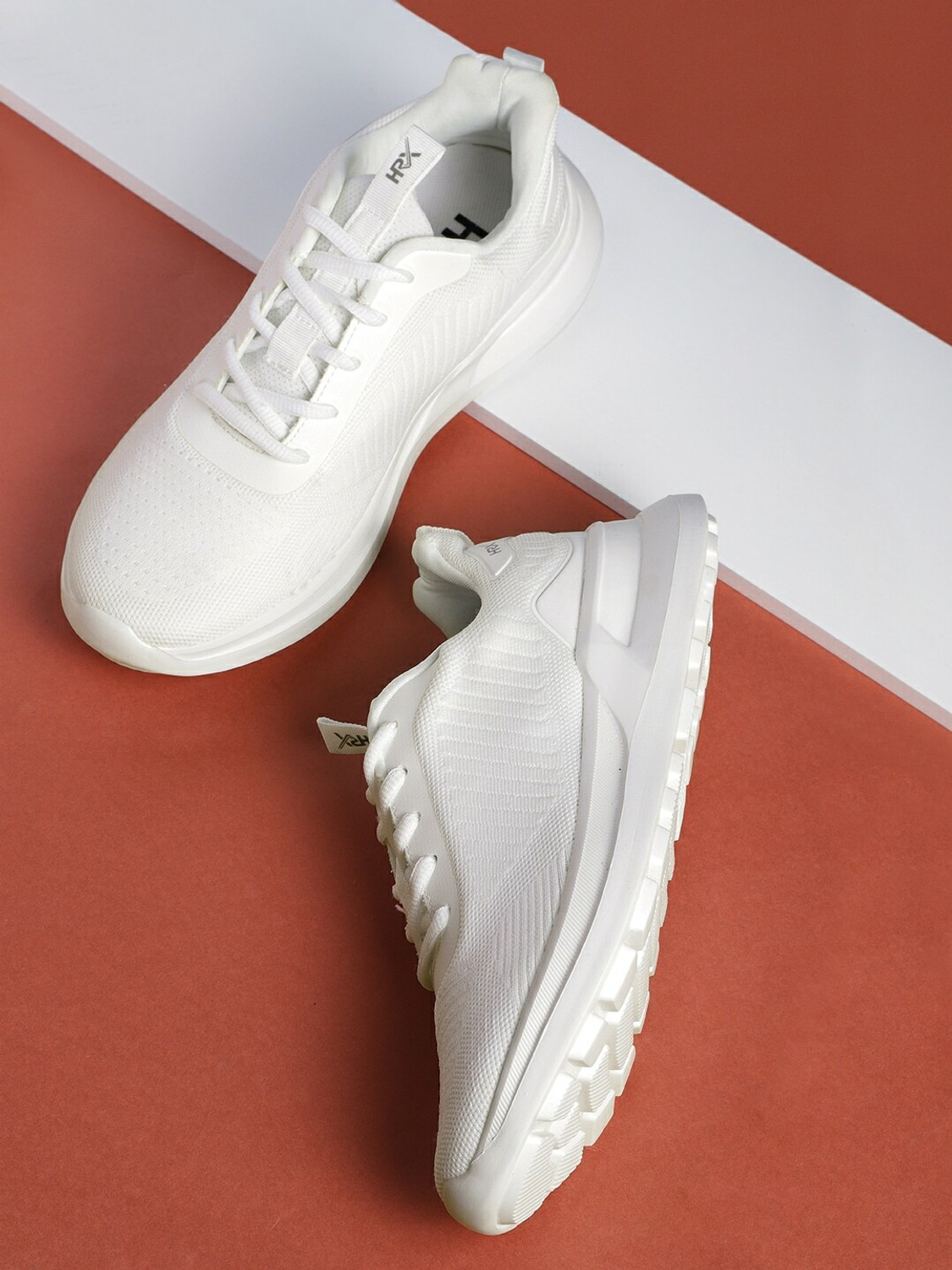 Hrx by hrithik best sale roshan men white sneakers