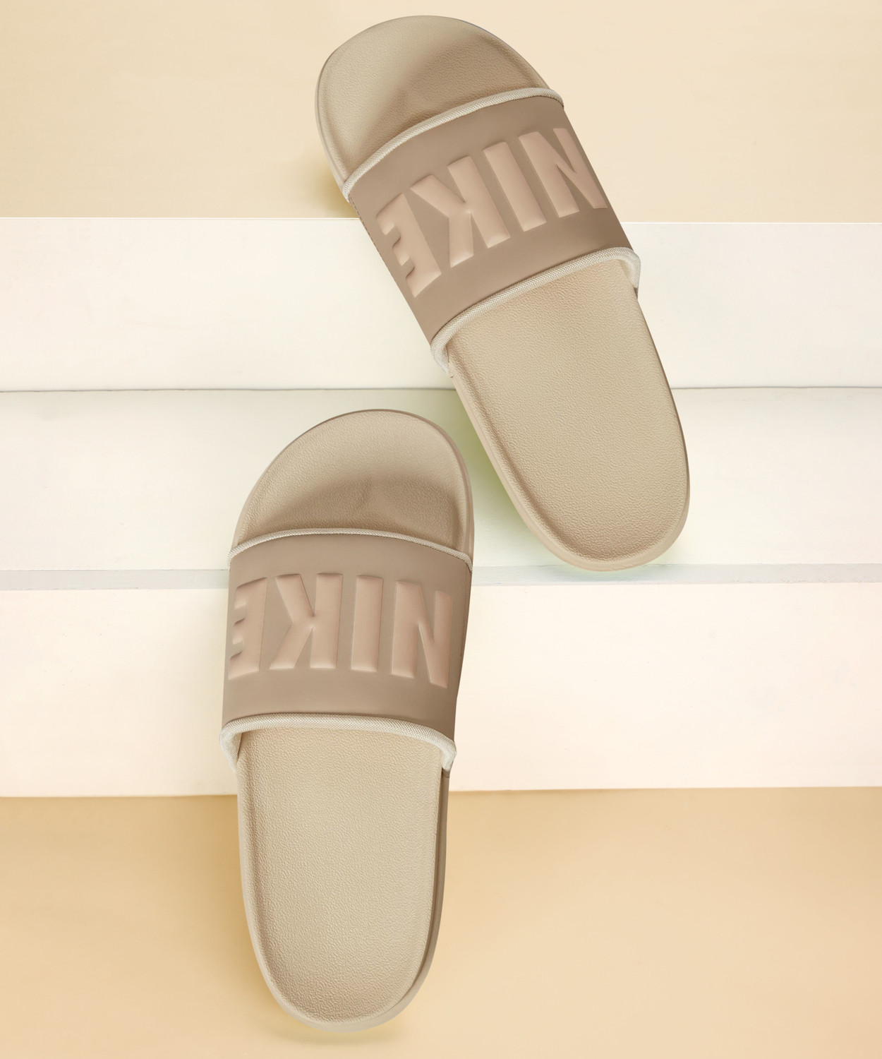 Nike mens top off court slides