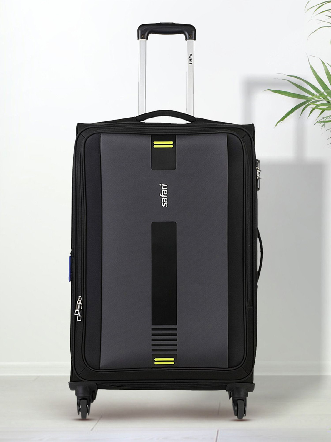Gamma Medium Check-in Suitcase 67 cm Black – ₹2199