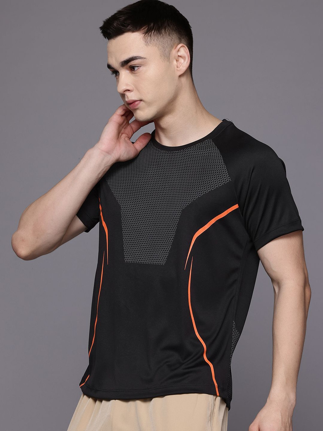 Image of HRX by Hrithik Roshan Men Printed Round Neck Polyester Black T-Shirt