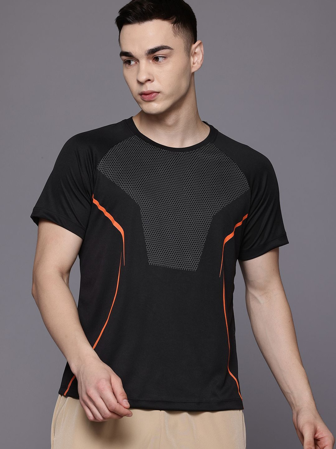 Image of HRX by Hrithik Roshan Men Printed Round Neck Polyester Black T-Shirt