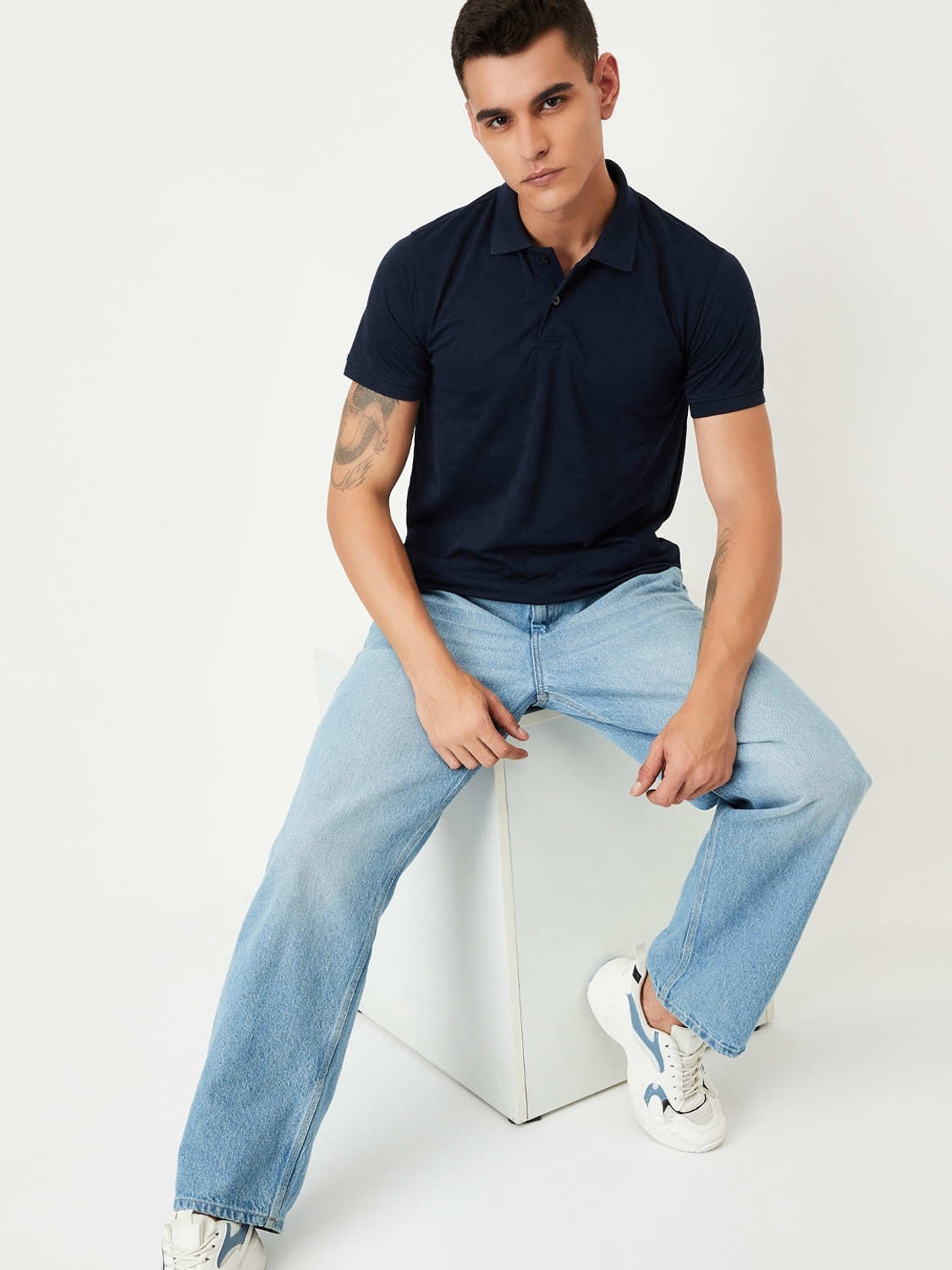 Image of max Men Solid Round Neck Cotton Blend Blue T-Shirt