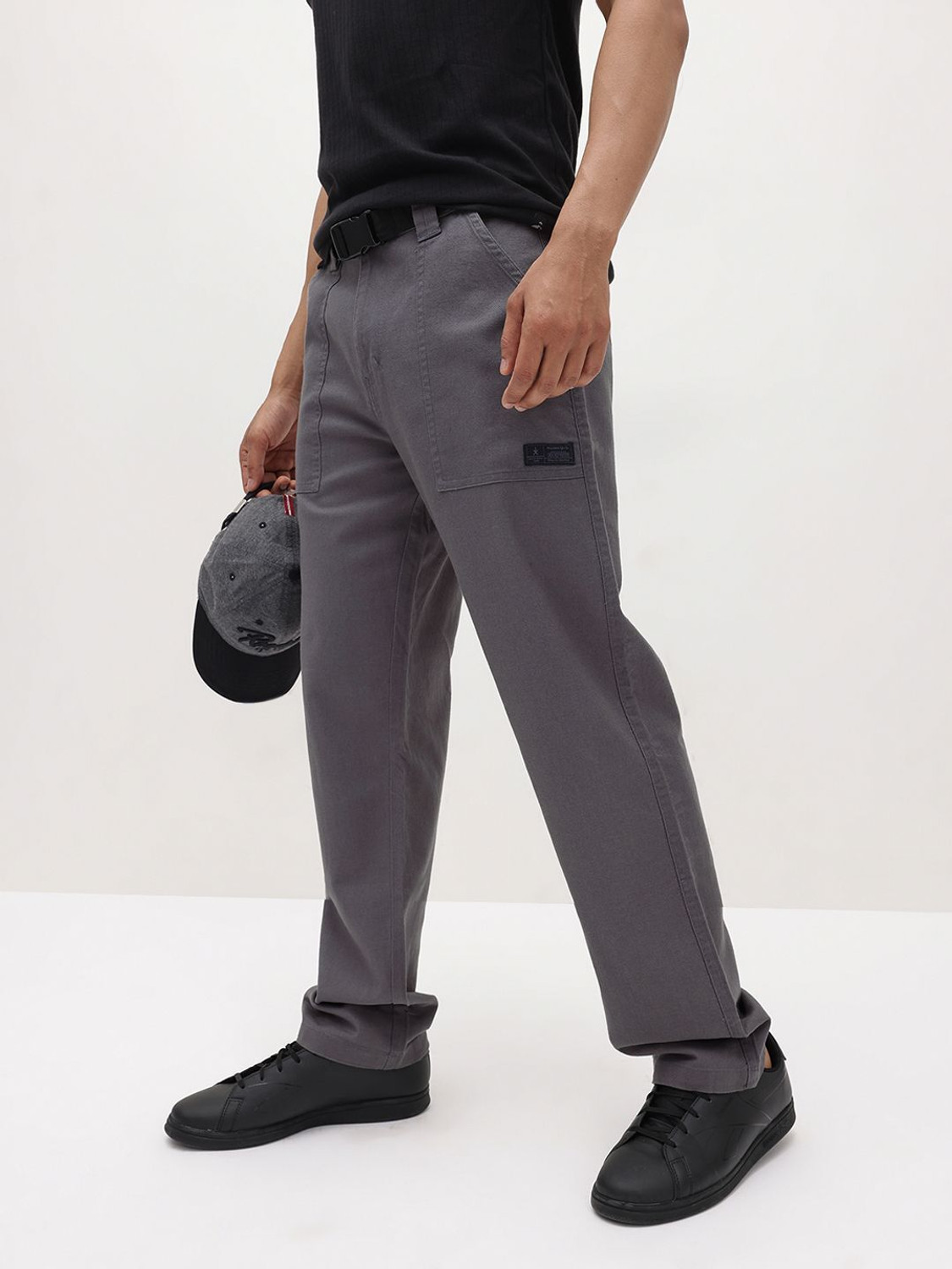 Image of Roadster Men Loose Fit Green Cotton Blend Trousers