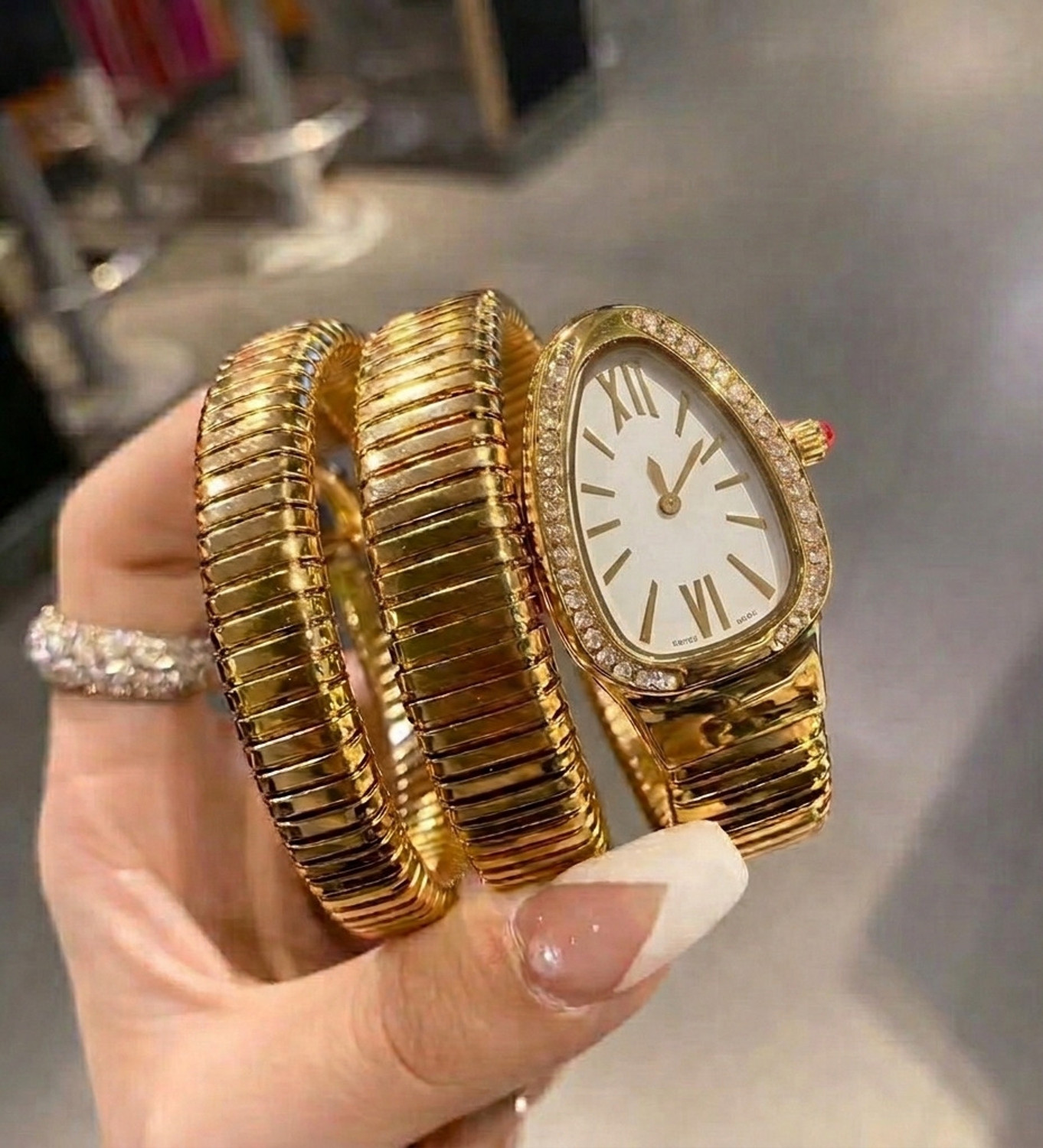 Image of TheHotPickz Vintage Watch Analog Watch - For Women Vintage Gold Chain Strap Women's Watch with Green Dial