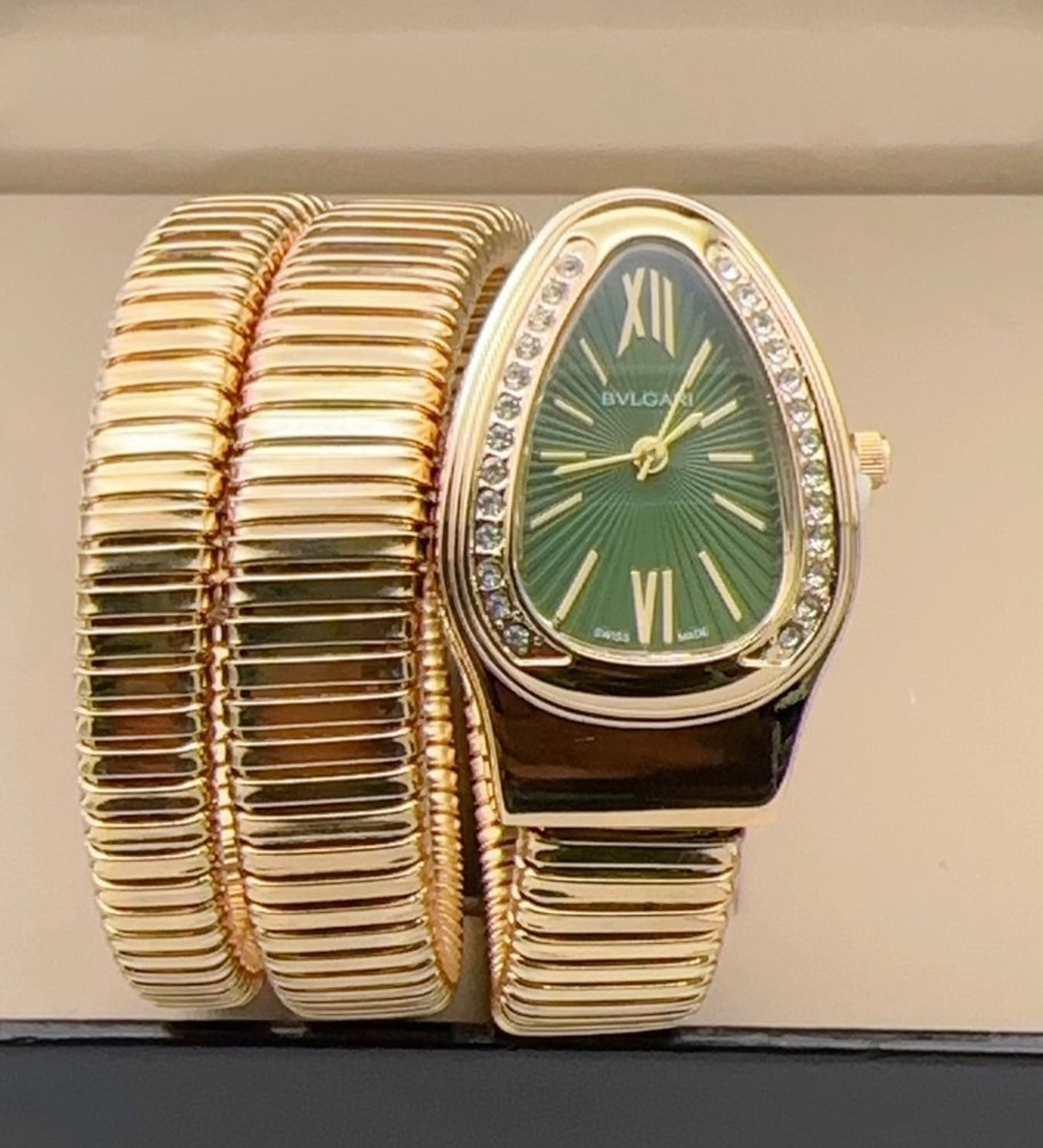 Image of TheHotPickz Vintage Watch Analog Watch - For Women Vintage Gold Chain Strap Women's Watch with Green Dial