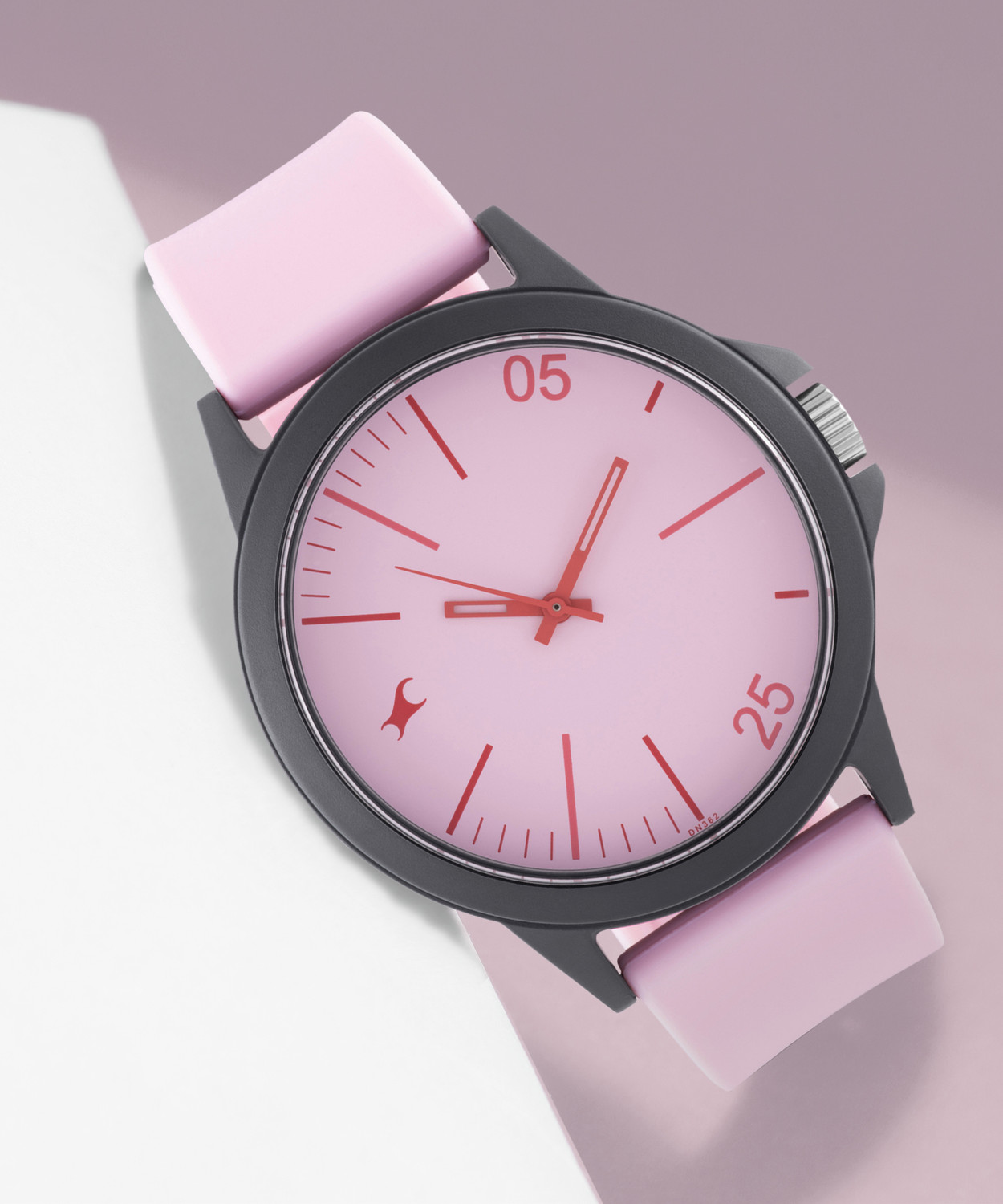 Fastrack tees shop analog watch