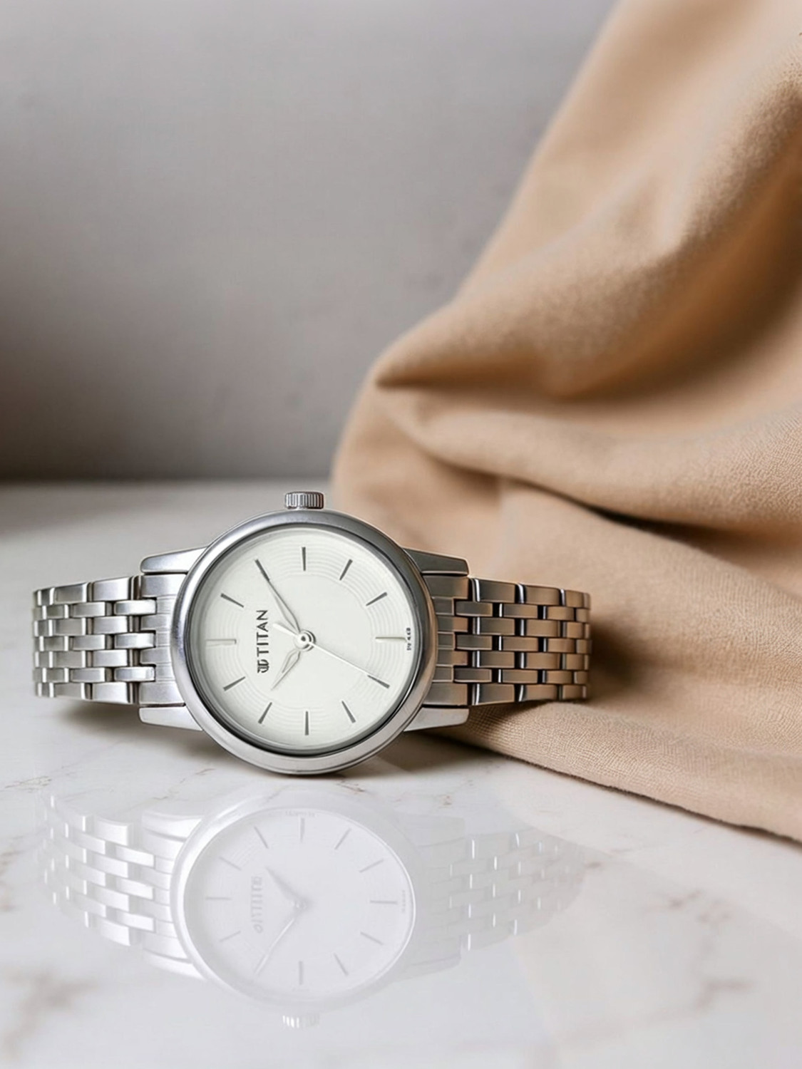 2593SM04 Women’s Analog Watch – Stylish, ₹1,895 on Flipkart