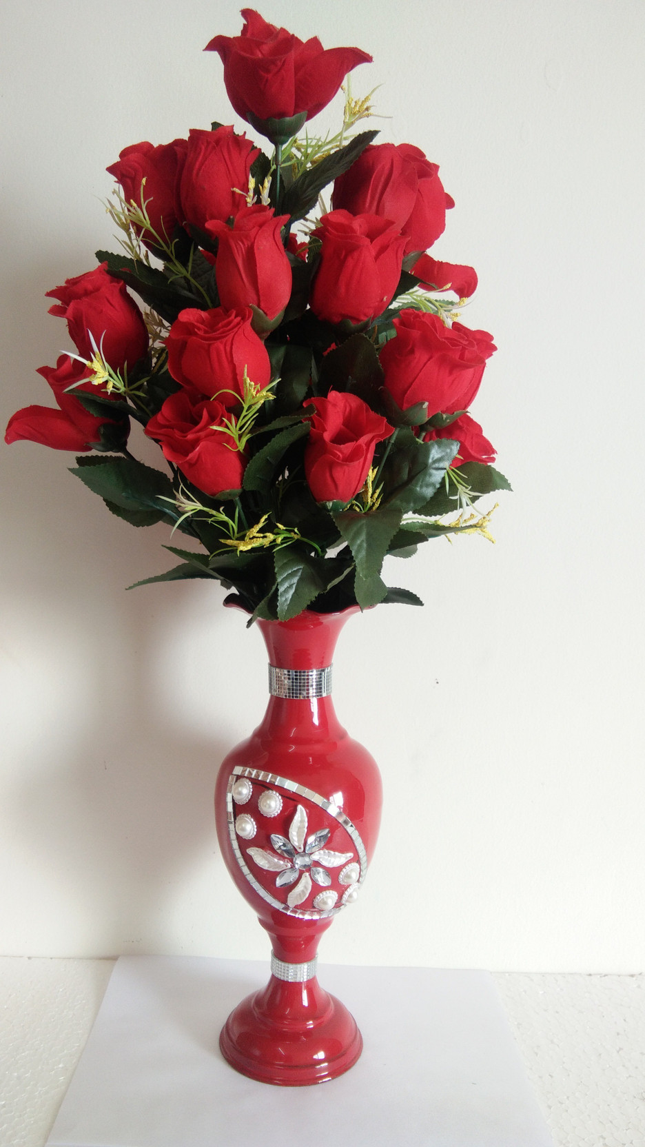 Bluebird Beautiful Red Rose Bunch With Red Elegant Flower Vase