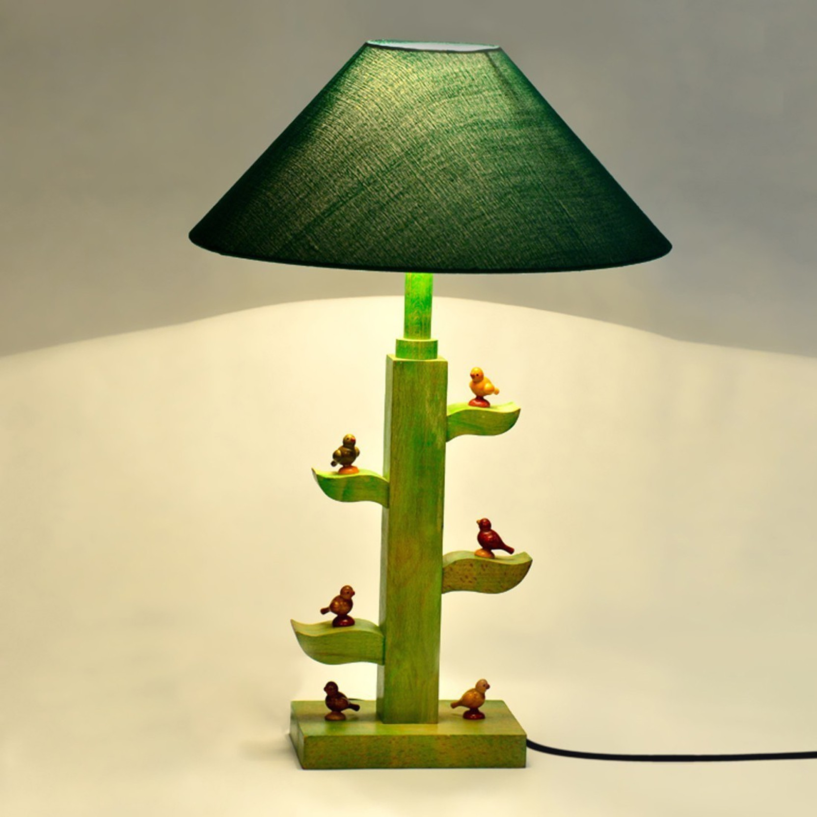 Exclusivelane 17 Inch Tree Of Life Lamp With Parrots Sitting On It