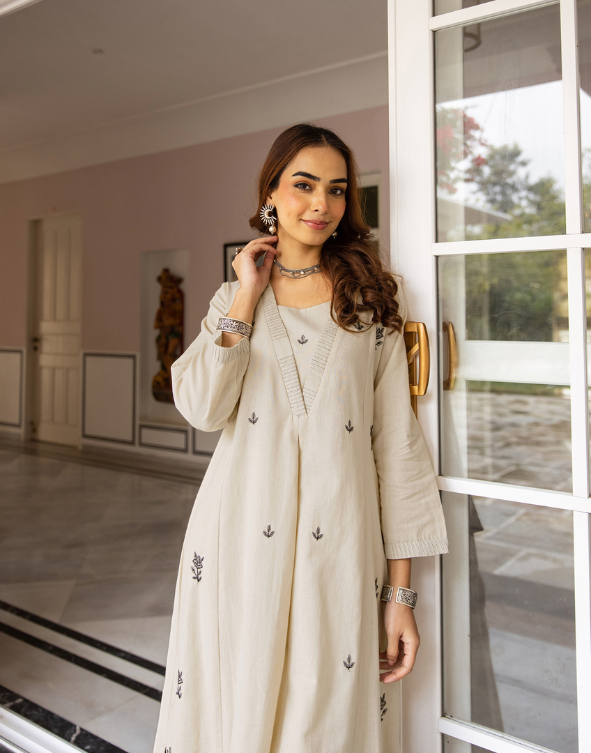 Divastri Women Cotton Blend Kurta Pant Set