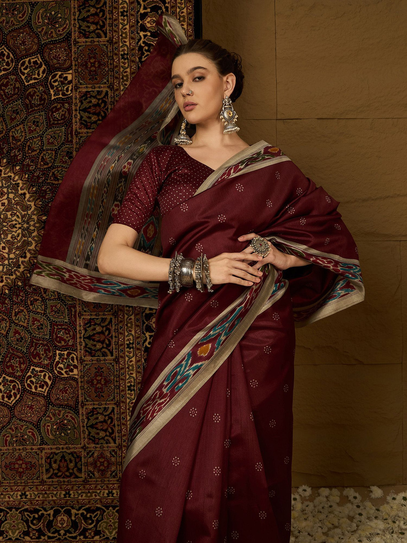 Sareemall Printed Ikkat Silk Blend Saree (Maroon)