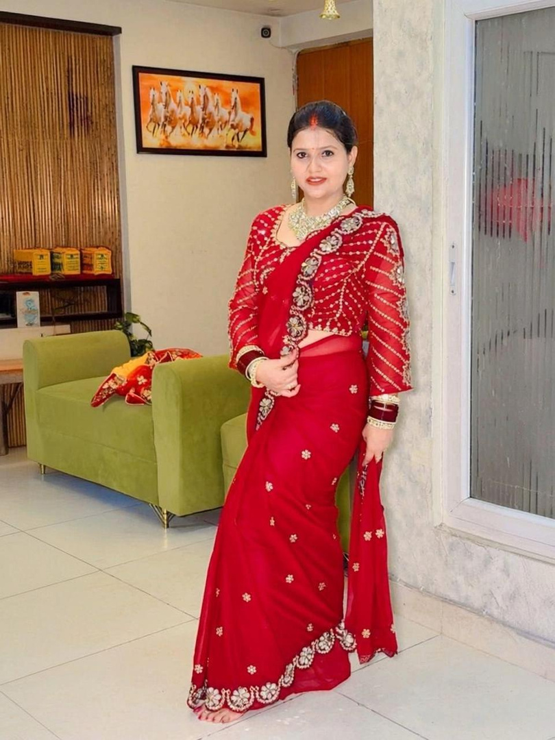 PRATYAMFASHION Embroidered, Embellished, Floral Print Bollywood Georgette Saree (Red)