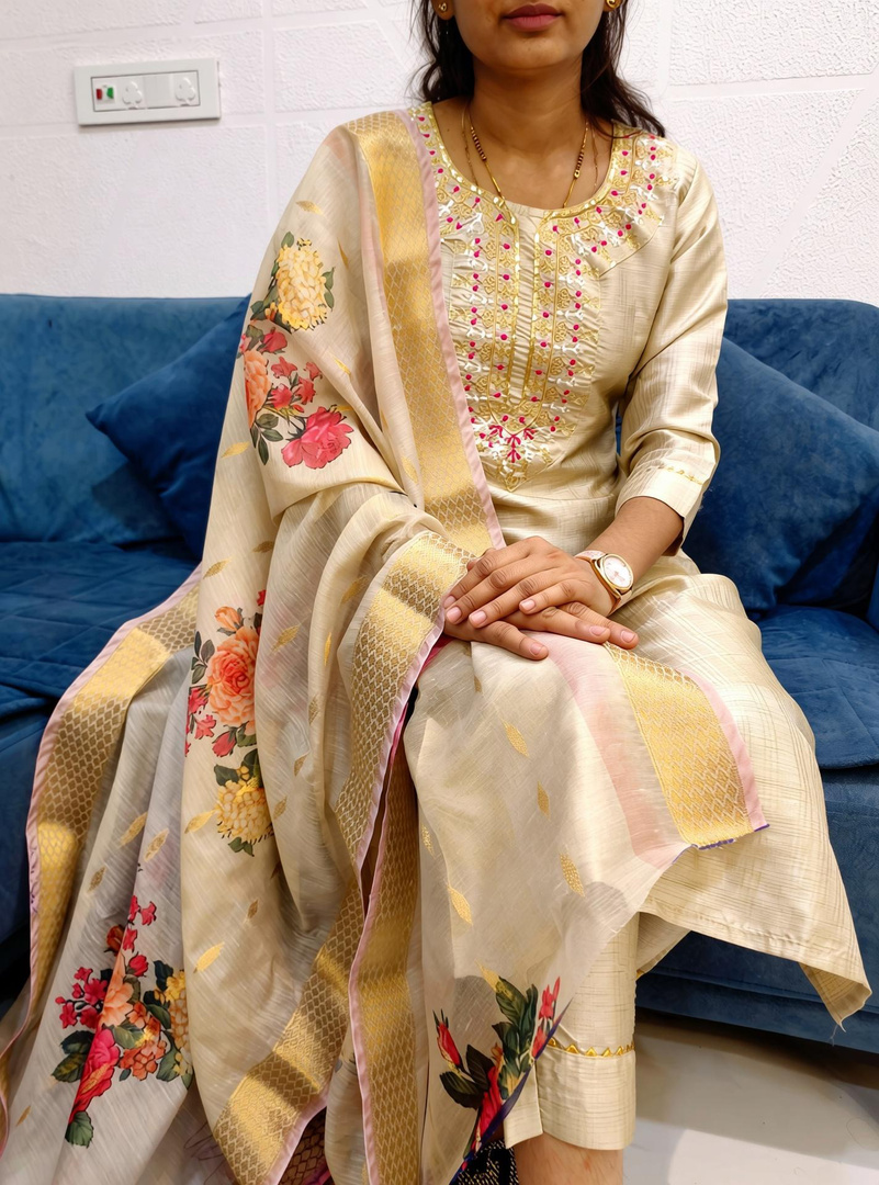 AVNISA ENTERPRISE Embroidered Kurta, Trouser/Pant & Dupatta Set