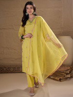 AVANSHEE Women Kurta Pant Dupatta Set
