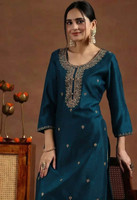 NARACHI TEXWORLD Women Embroidered Straight Kurta(Blue)