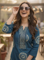 Surhi Women Printed Straight Kurta(Blue)