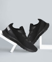 PUMA Hustle V2 Running Shoes For Men(Black)