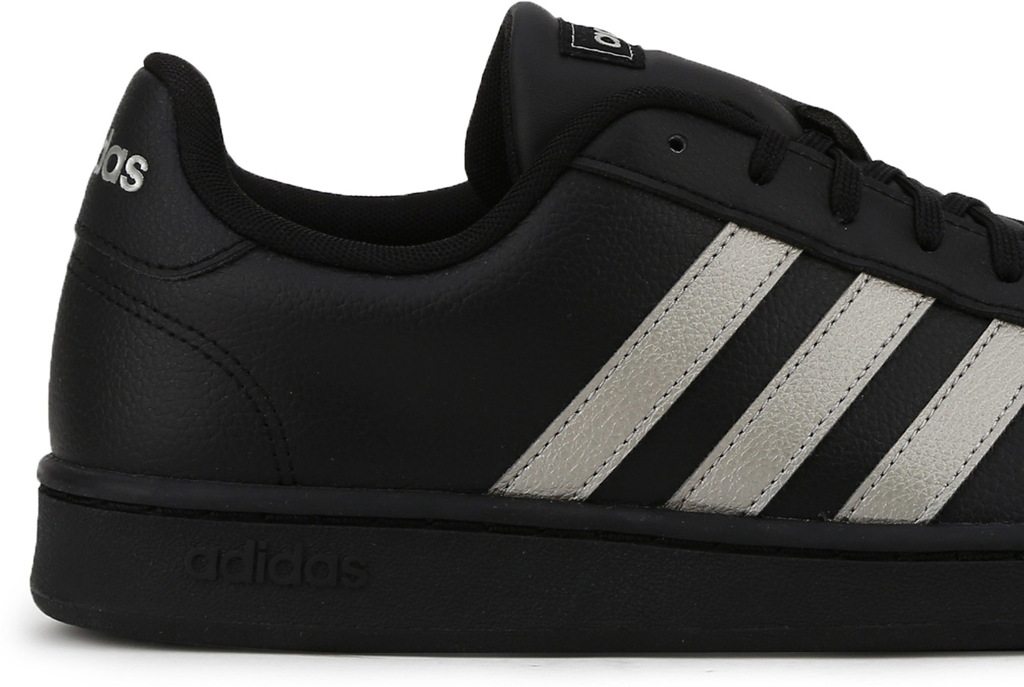 ee8133 adidas