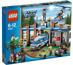 Lego City Forest Police Station W/ Helicopter & 5 Minifigures