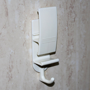 KM Self Adhesive Bath Wall 1 - Pronged Hook