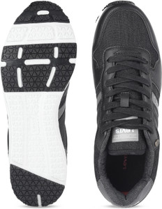 levi's men's two horsepull branding sneakers
