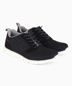 Levi's black 2025 tab runner
