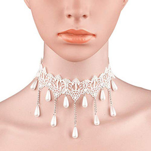 White store fashion necklace