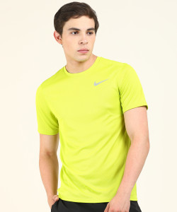 Green nike hot sale t shirt mens