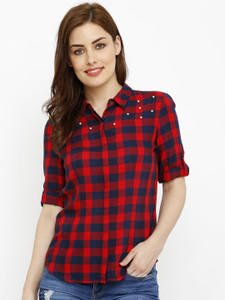 Black jeans and outlet red shirt womens