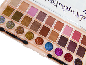 Matte and shimmer eyeshadow palette deals