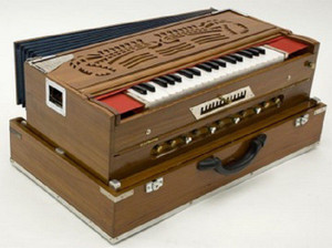 YAMAHA HARMONIUM0005 3.5 Octave Hand Pumped Harmonium Price in India Buy YAMAHA HARMONIUM0005 3.5 Octave Hand Pumped Harmonium online at Flipkart
