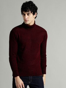 Maroon turtleneck top sweater