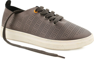 Chumbak shoes shop