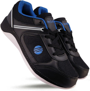 Action store jogging shoes