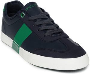Benetton green shoes store