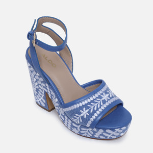 Chhoti bacchi clearance ka sandal